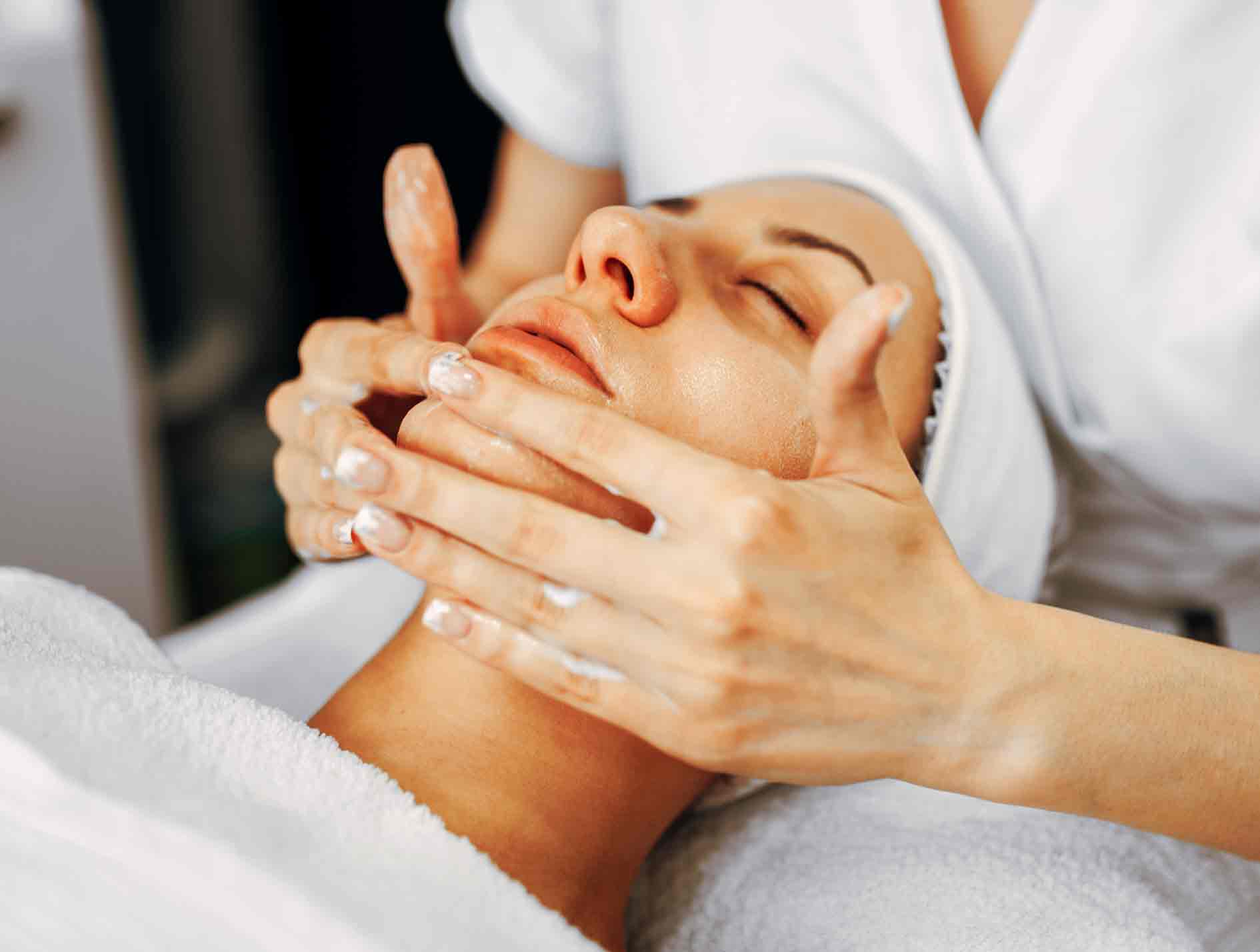 massage thérapeutique bien-être bruxelles relaxant énergisant massages huile chaude hammam detox ayurveda