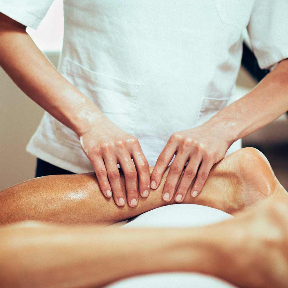massage thérapeutique bien-être bruxelles relaxant énergisant massages huile chaude hammam detox ayurveda réflexologie