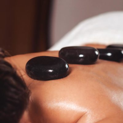 massage thérapeutique bien-être bruxelles relaxant énergisant massages huile chaude hammam detox ayurveda réflexologie